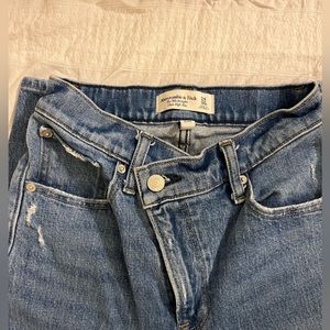Abercrombie ultra high rise 90s straight jean
